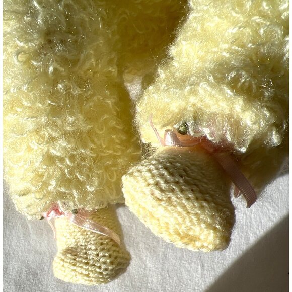 Ashton Drake Vintage Porcelain Doll "Her Very First Smile" With Yellow Outfit - Picture 6 of 8